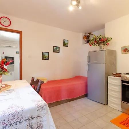 In Priscapac With Sea Views, Terrace, Air Conditioning, Wifi 5078-1 * Prizba
